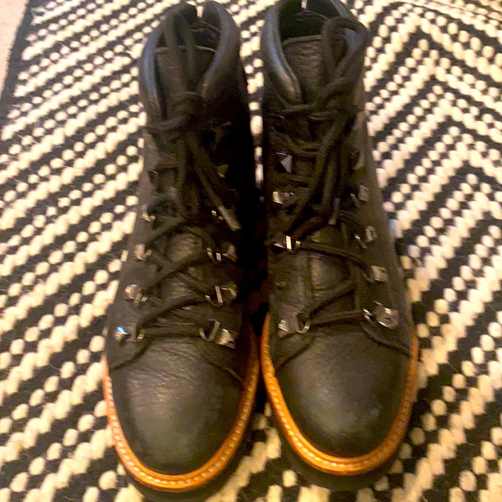 Euc MARC FISHER BLACK LACE UP ANKLR BOOTS -